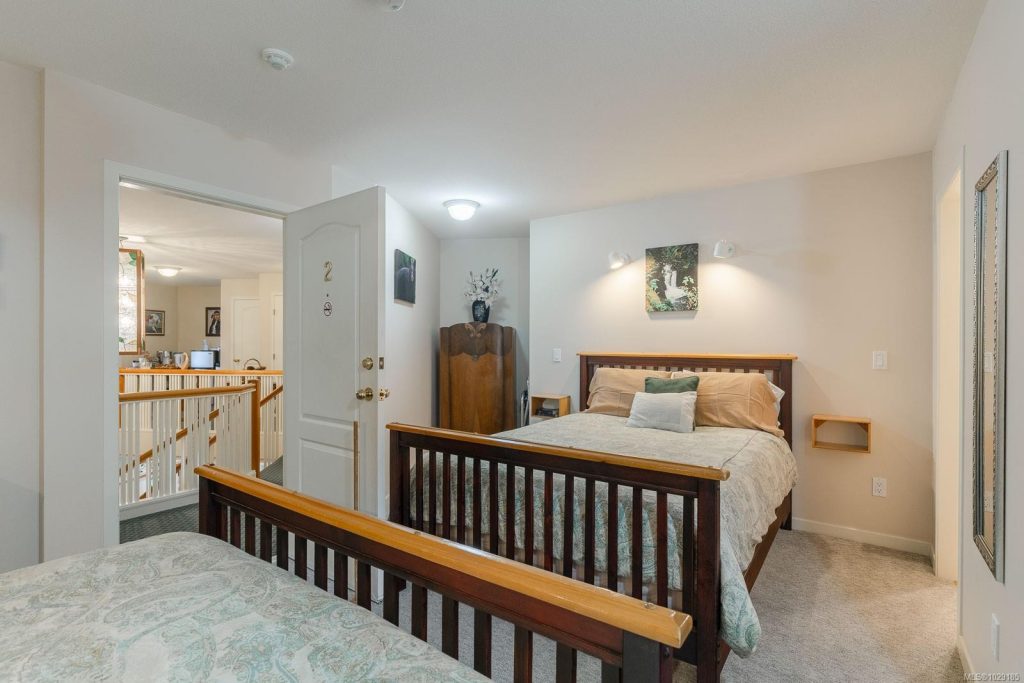 2 Queen Bed Suite w/ Private Bathroom