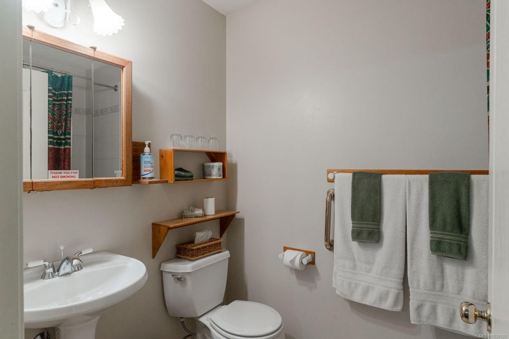2 Queen Bed Suite w/ Private Bathroom